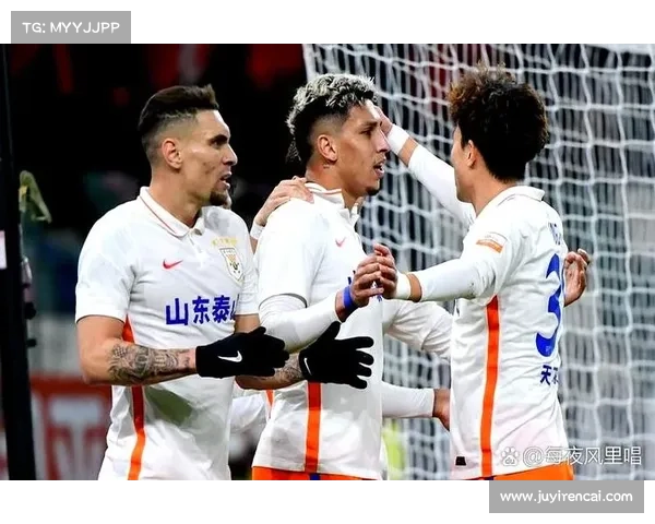 山东泰山外援克雷桑度假不忘健身房训练保持状态为新赛季备战